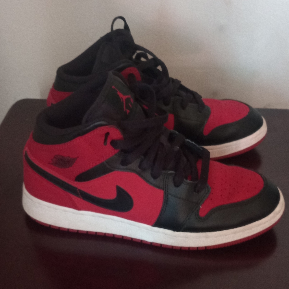AIR JORDAN Mid 1 RED BLACK NIKE